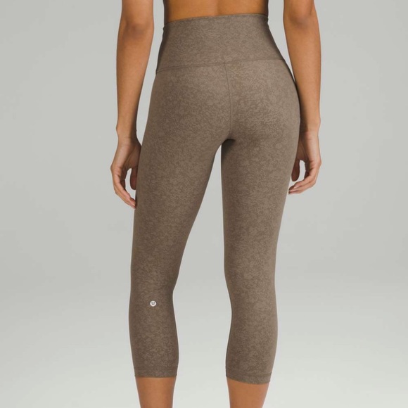NWT Lululemon Wunder Train HR Crop 23” - Picture 3 of 12